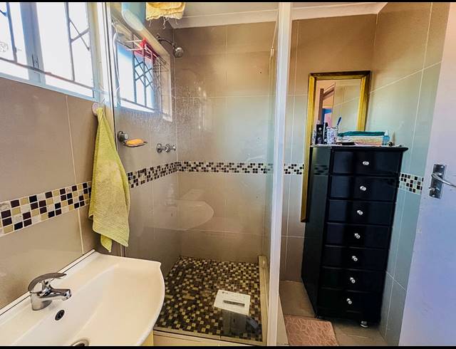 3 BEDROOM HOUSE FOR SALE IN EARLSFIELD